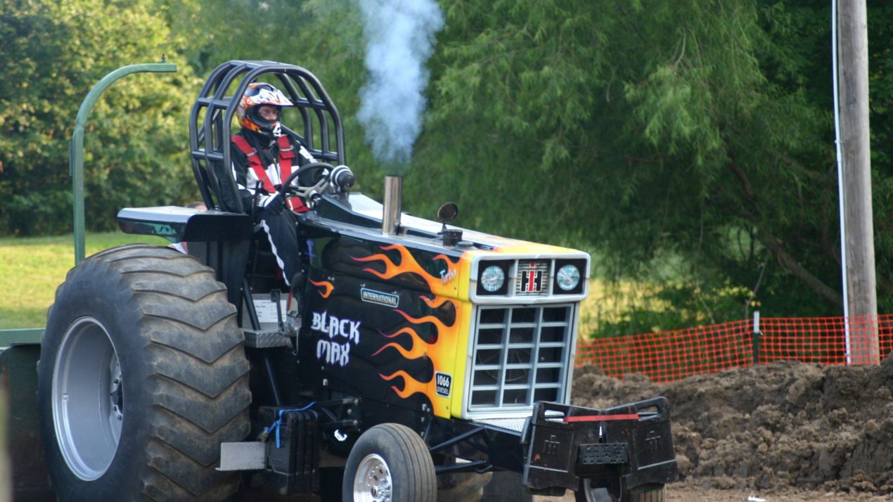 Tractor Pullers Gear Up